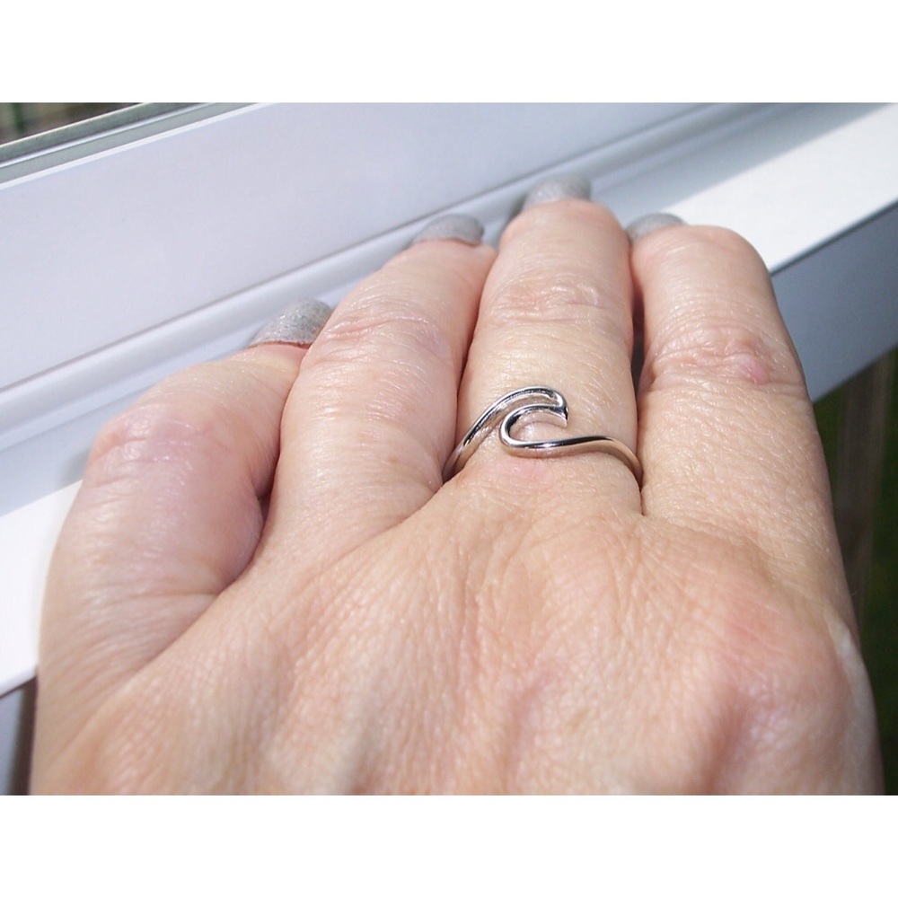 925 STERLING SILVER Ocean Wave High Polished Ring - Picture 4 of 13